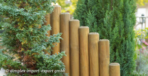 Palisaden als Holzwand oder Beeteinfassung